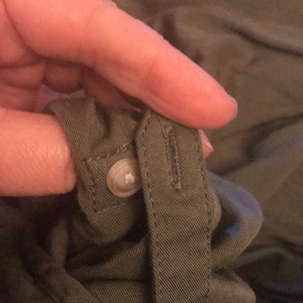 American Eagle Outfitters Olive Green cinch waist roll-up button sleeves - Picture 5 of 6